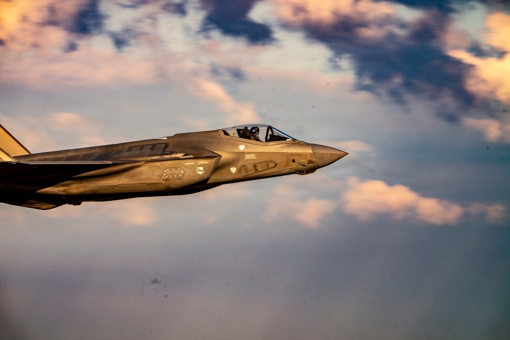 F-35 performs in Columbus Airshow