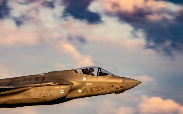 F-35 performs in Columbus Airshow
