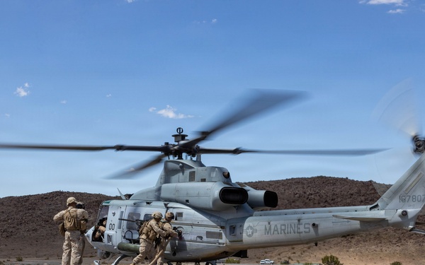 Marines with MWSS-473 conduct a Forward Arming and Refueling Point exercise during SLTE 3-26