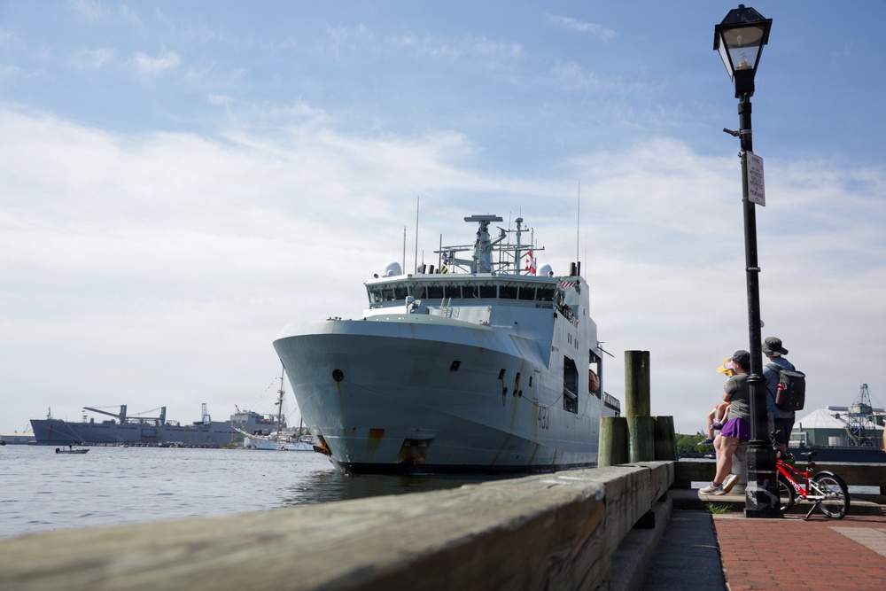 HMCS William Hall Participates in Sail 250 MD