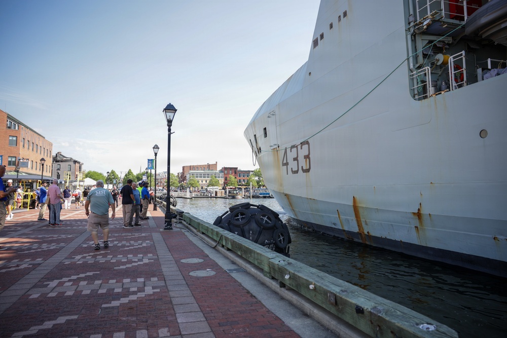 HMCS William Hall Participates in Sail 250 MD