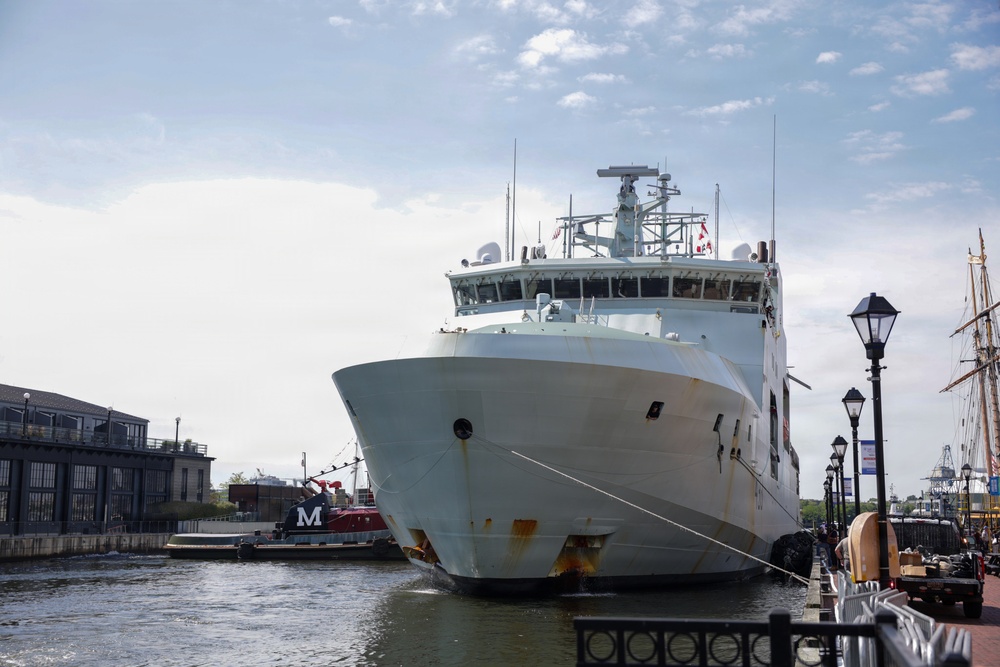 HMCS William Hall Participates in Sail 250 MD