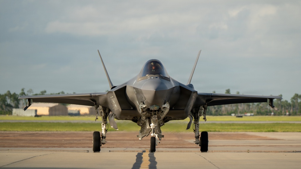 Bergtholdt completes final flight as 325th FW commander
