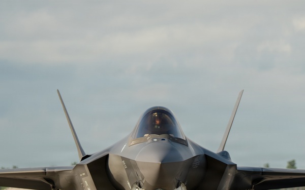 Bergtholdt completes final flight as 325th FW commander