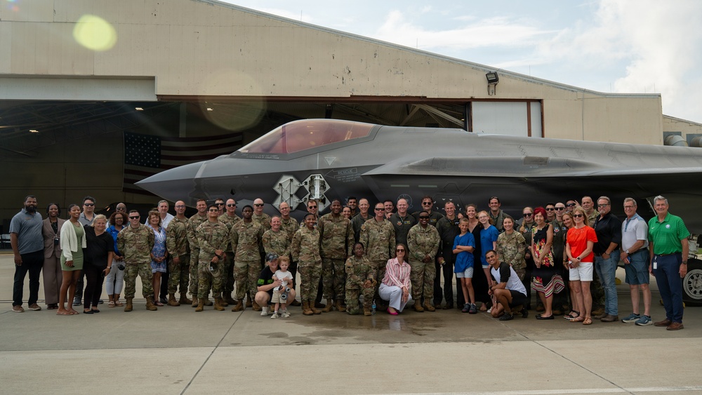 Bergtholdt completes final flight as 325th FW commander