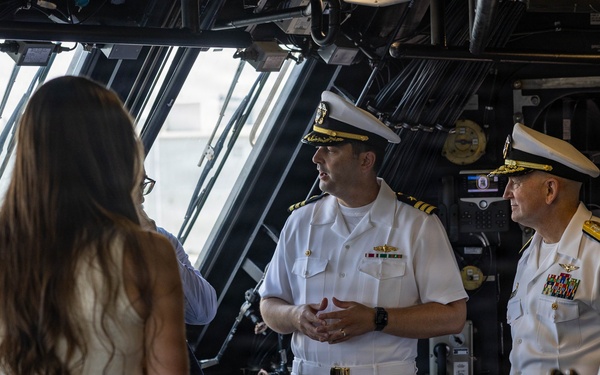 NAVAL DISTRICT WASHINGTON VISITS MARINETTE