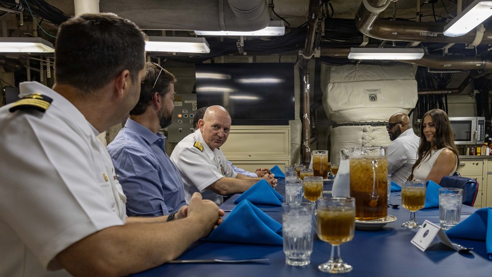 NAVAL DISTRICT WASHINGTON VISITS MARINETTE