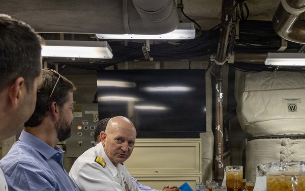 NAVAL DISTRICT WASHINGTON VISITS MARINETTE