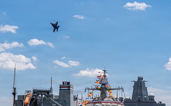NAVAL DISTRICT WASHINGTON VISITS MARINETTE