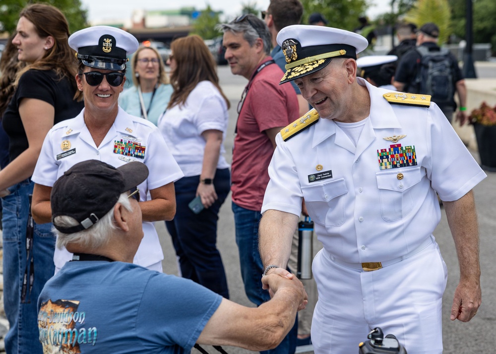 NAVAL DISTRICT WASHINGTON VISITS MARINETTE