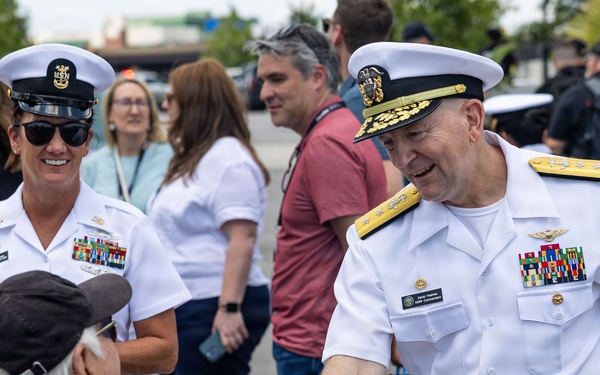NAVAL DISTRICT WASHINGTON VISITS MARINETTE
