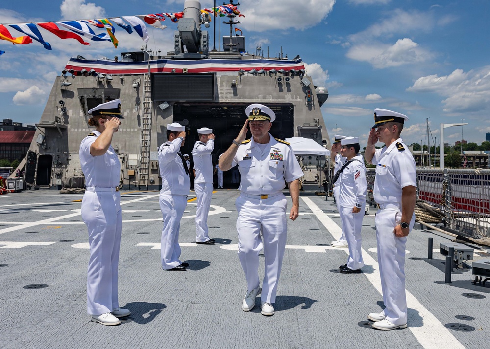 NAVAL DISTRICT WASHINGTON VISITS MARINETTE