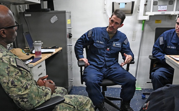 U.S. Pacific Fleet Master Chief Don Davis conducts battlespace circulation in NRNW