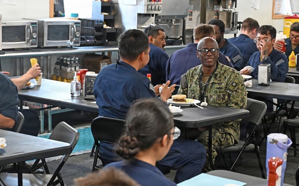 U.S. Pacific Fleet Master Chief Don Davis conducts battlespace circulation in NRNW