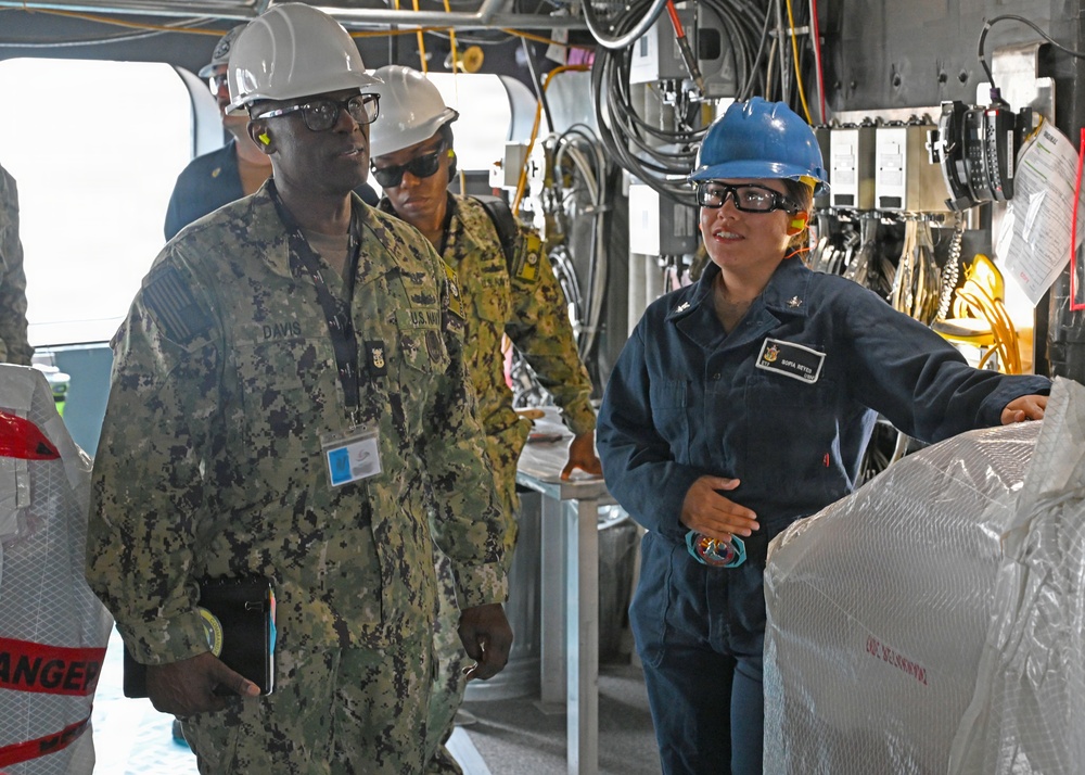 U.S. Pacific Fleet Master Chief Don Davis conducts battlespace circulation in NRNW