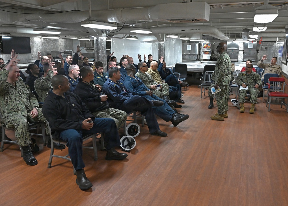 U.S. Pacific Fleet Master Chief Don Davis conducts battlespace circulation in NRNW