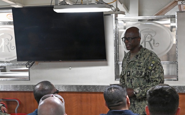U.S. Pacific Fleet Master Chief Don Davis conducts battlespace circulation in NRNW