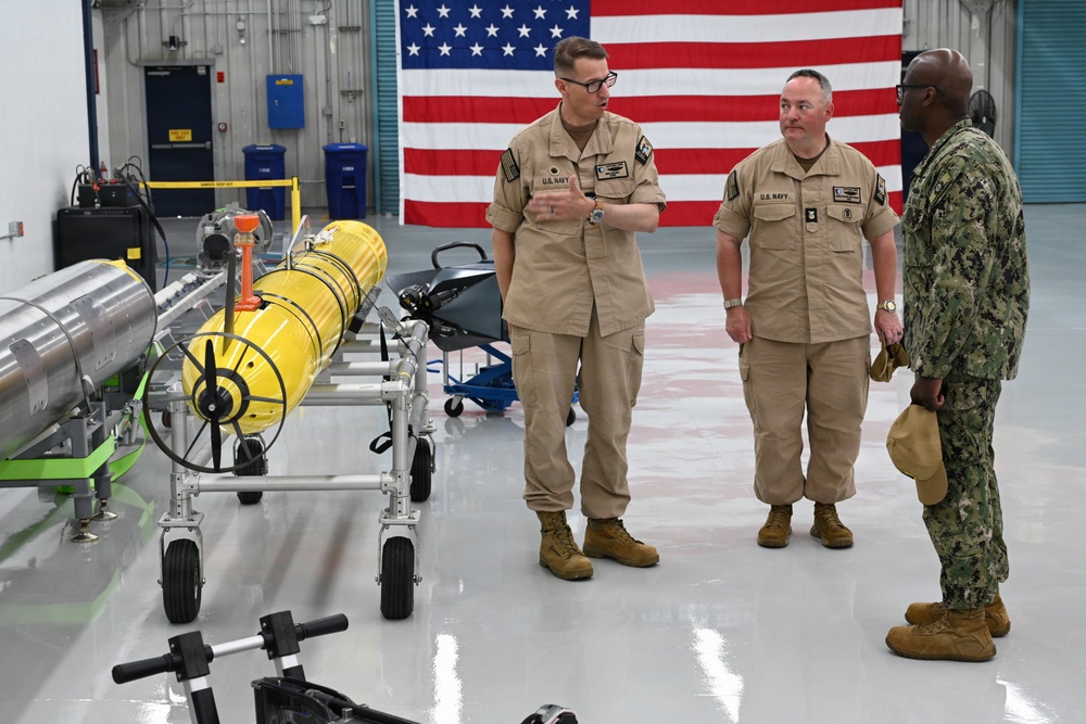 U.S. Pacific Fleet Master Chief Don Davis conducts battlespace circulation in NRNW