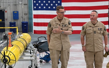 U.S. Pacific Fleet Master Chief Don Davis conducts battlespace circulation in NRNW