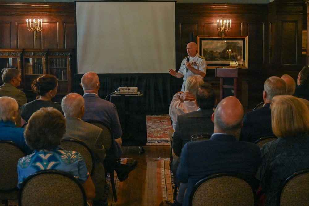 Washington Naval Commandant addresses Maryland Club