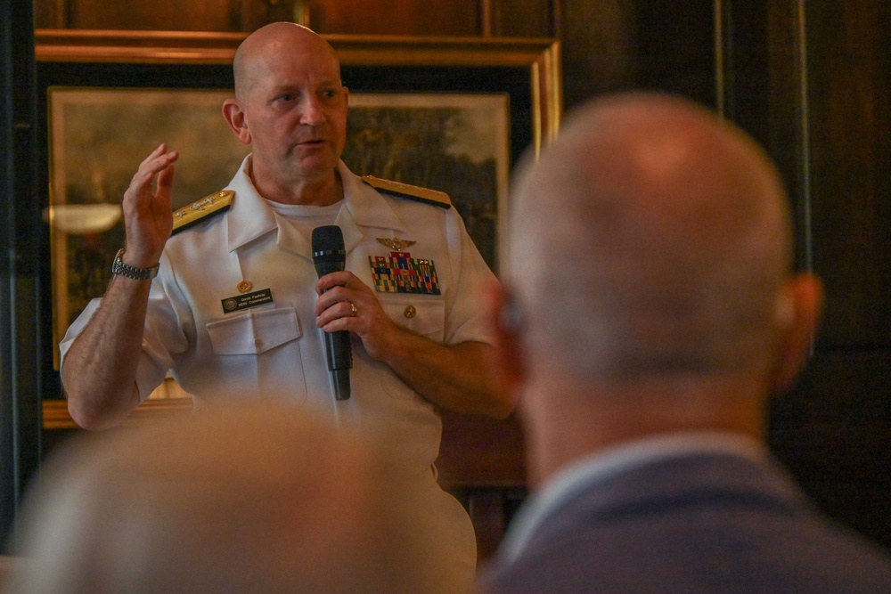 Washington Naval Commandant addresses Maryland Club