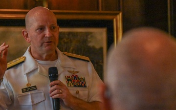 Washington Naval Commandant addresses Maryland Club