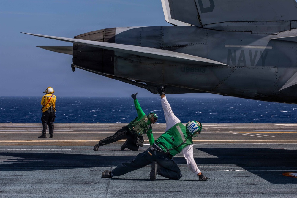 IKE Supports East Coast Fleet Replacement Squadrons