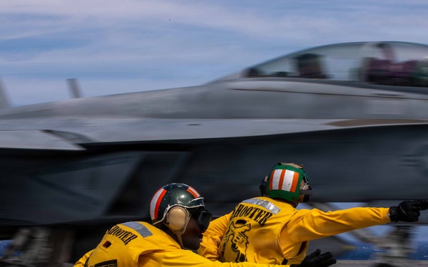 IKE Supports East Coast Fleet Replacement Squadrons