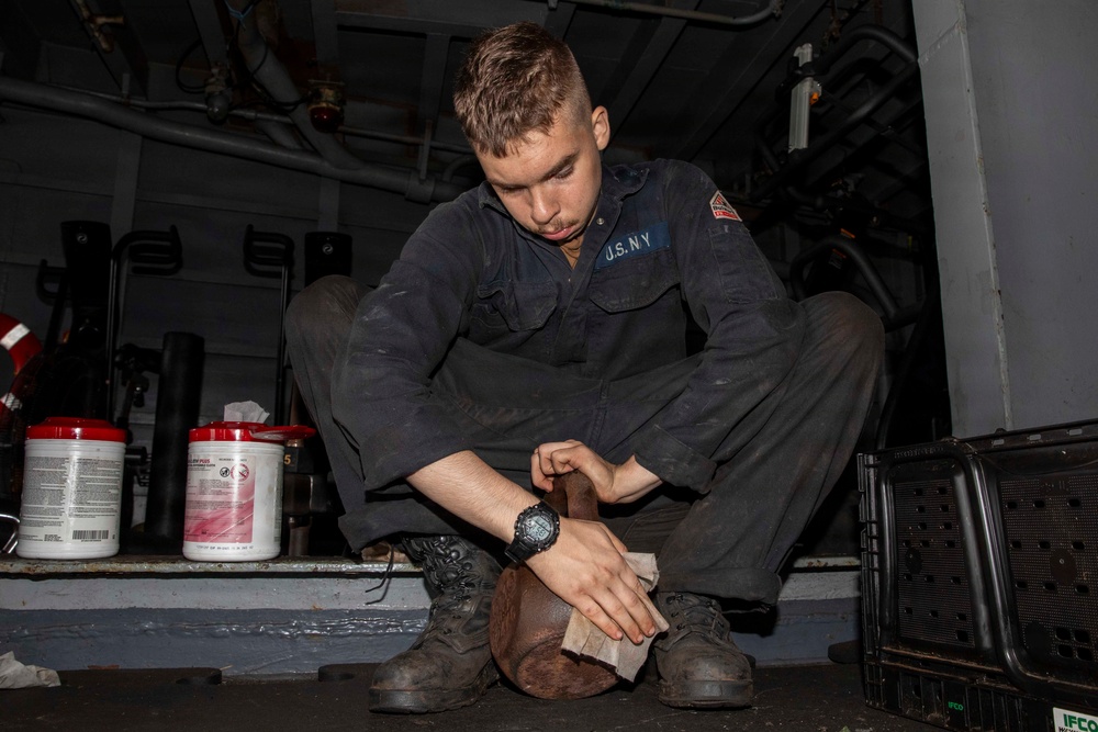 IKE Supports East Coast Fleet Replacement Squadrons