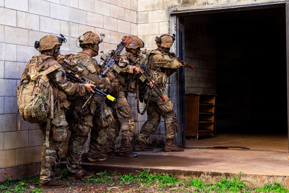 25th Infantry Division Conducts Air Assault and Urban Operations Training