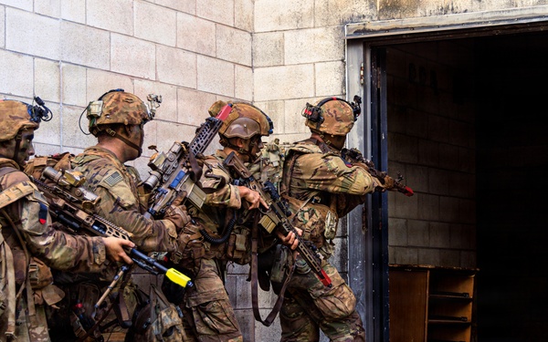25th Infantry Division Conducts Air Assault and Urban Operations Training