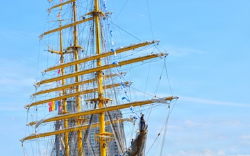 NMS Mircea Enters the Baltimore Harbor
