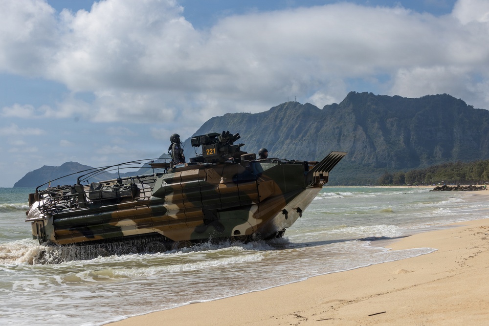 U.S. Marines, ROK Marines coordinate KAAV ship-to-shore movements