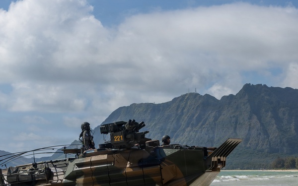 U.S. Marines, ROK Marines coordinate KAAV ship-to-shore movements
