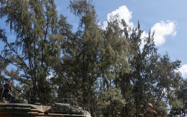 U.S. Marines, ROK Marines coordinate KAAV ship-to-shore movements