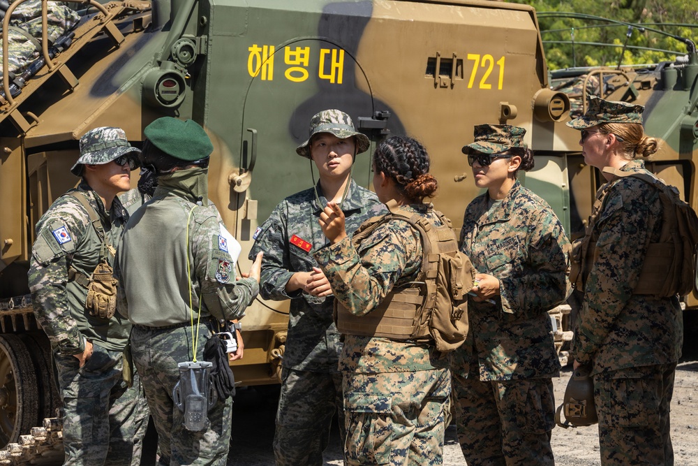 U.S. Marines, ROK Marines coordinate KAAV ship-to-shore movements