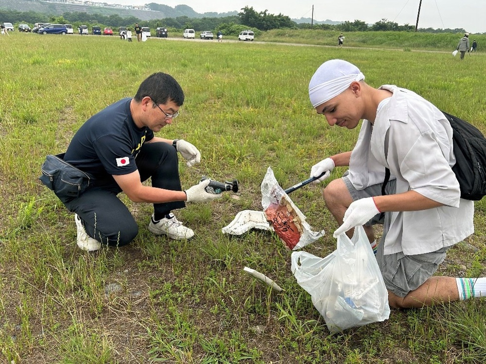 Grassroots: U.S., Japanese Neighbors Build ‘Kizuna’ at Sagami River Cleanup