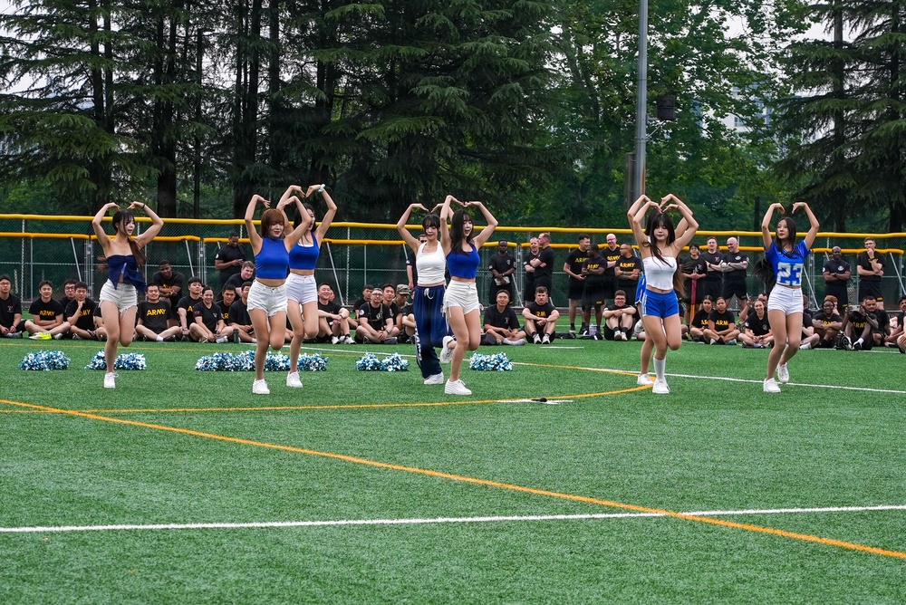 Blue Tinkers perform at opening ceremony