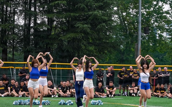 Blue Tinkers perform at opening ceremony