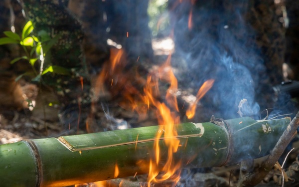 Philippine marines instruct 3rd Marine Littoral Combat Team on jungle survival during KAMANDAG 10