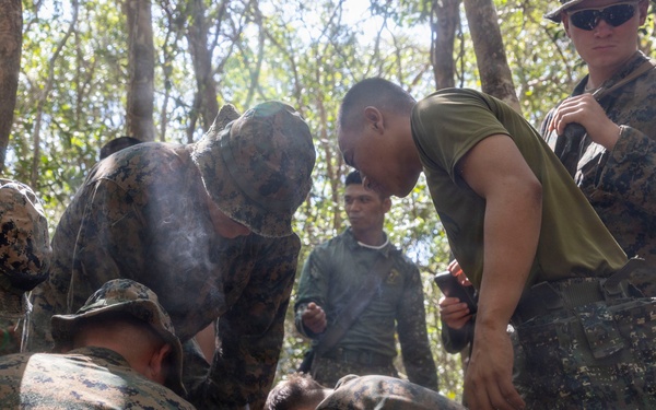 Philippine marines instruct 3rd Marine Littoral Combat Team on jungle survival during KAMANDAG 10