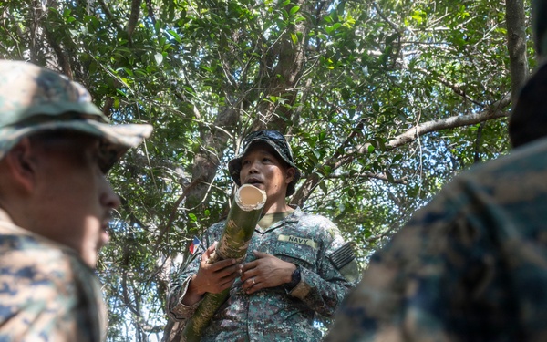 Philippine marines instruct 3rd Marine Littoral Combat Team on jungle survival during KAMANDAG 10