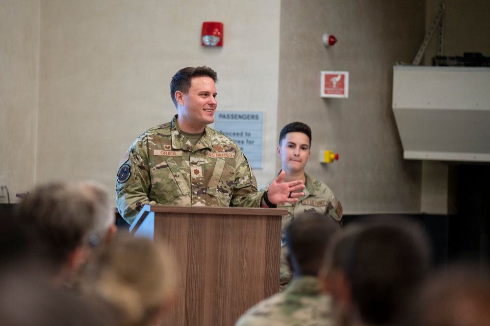 724 AMS welcomes new commander