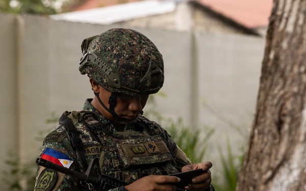 U.S. Marines Conduct Tactical Assault Kit Training with Philippine Marines
