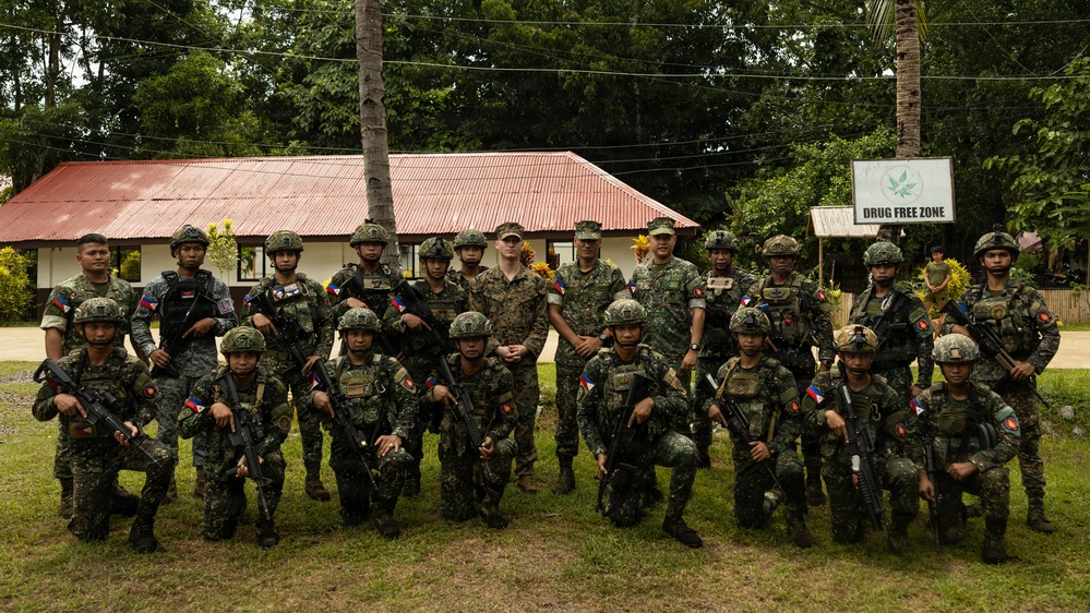 U.S. Marines Conduct Tactical Assault Kit Training with Philippine Marines