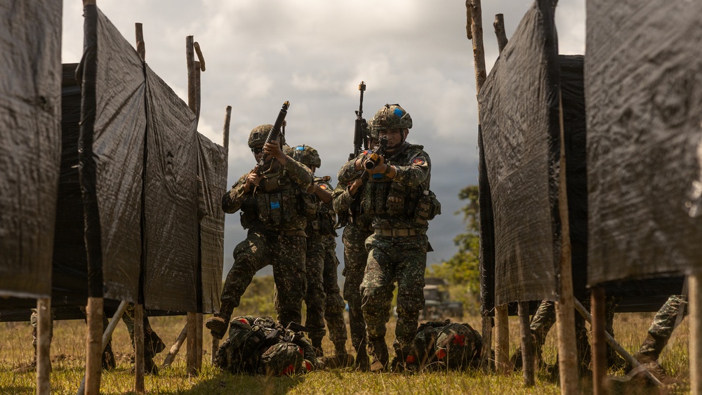 U.S. Marines Conduct Airfield Seizure During KAMANDAG 10