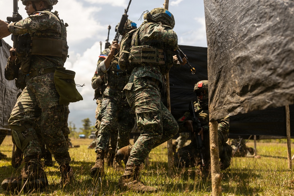 U.S. Marines Conduct Airfield Seizure During KAMANDAG 10