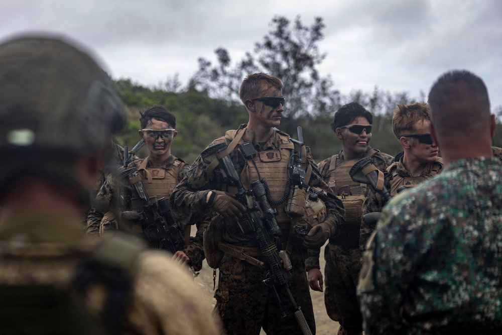 3rd Littoral Combat Team, Philippine Marine Corps conduct bilateral airfield seizure exercise during KAMANDAG 10