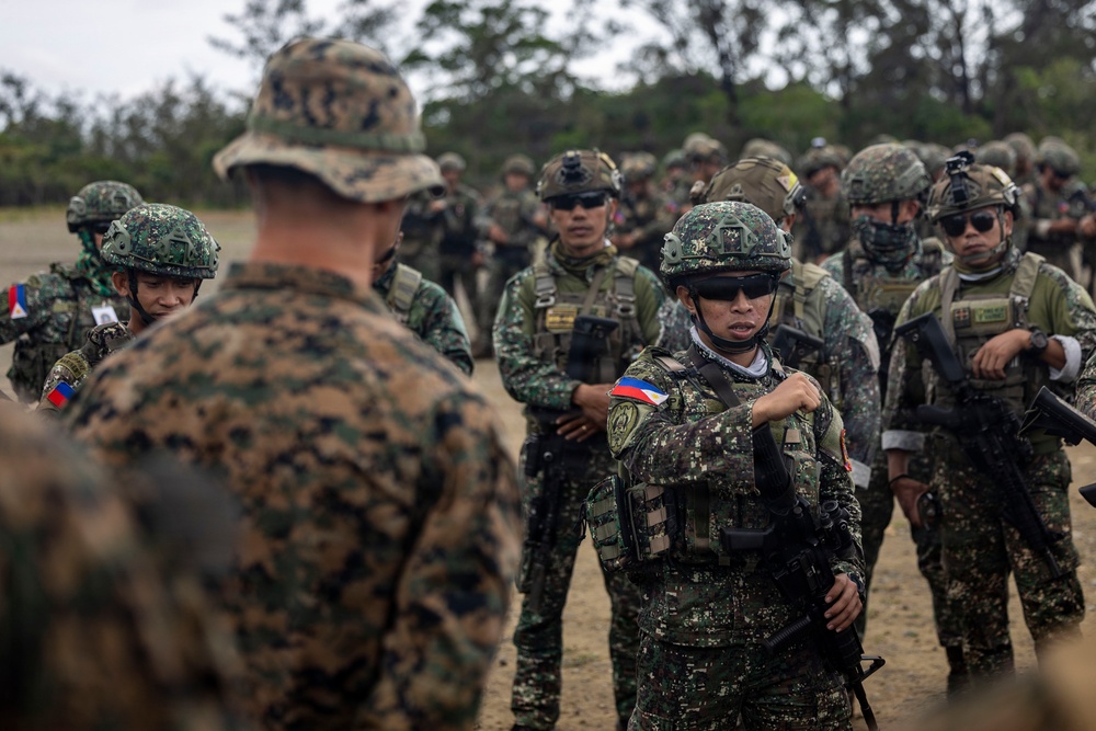 3rd Littoral Combat Team, Philippine Marine Corps conduct bilateral airfield seizure exercise during KAMANDAG 10