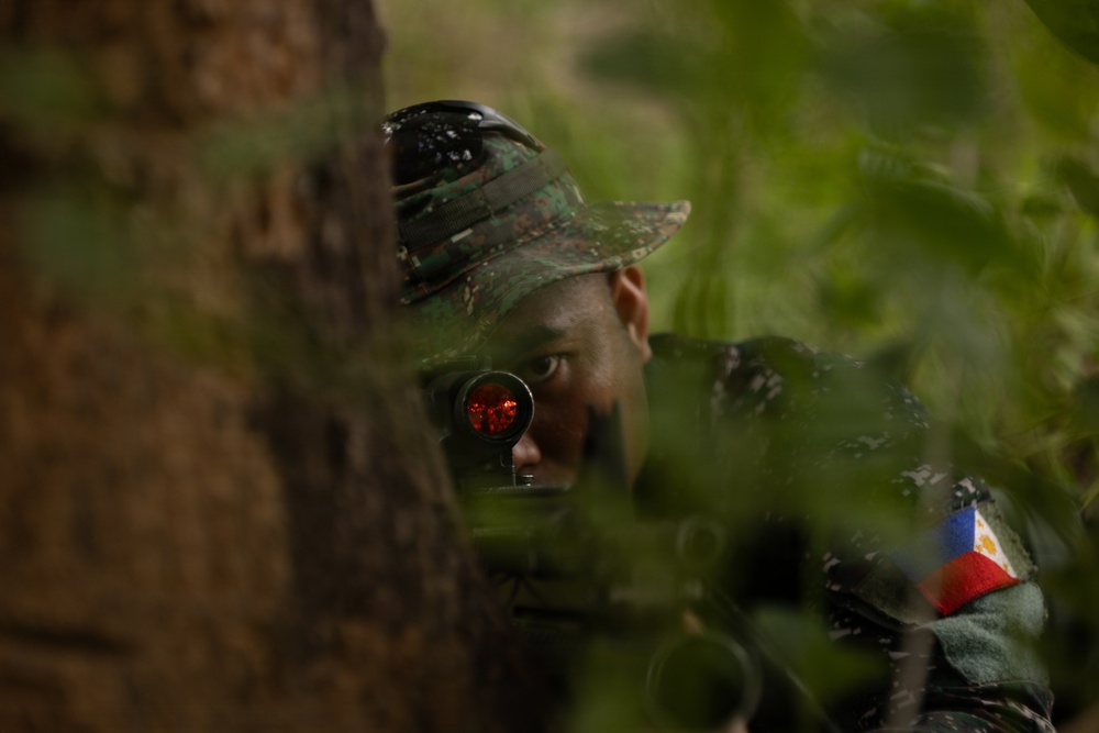U.S., Philippine Marines participate in patrolling and ambush training during KAMANDAG 10